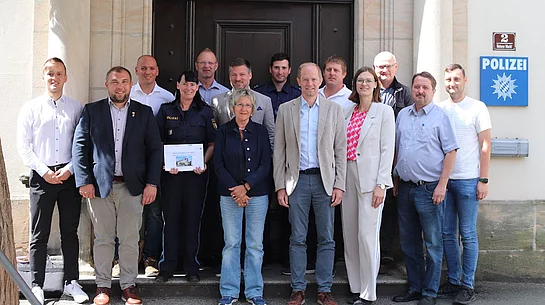 Gruppenbild Sicherheitsgespräch 2025 mit den Bürgermeister*innen der Gemeinden im Bereich der PI Nabburg